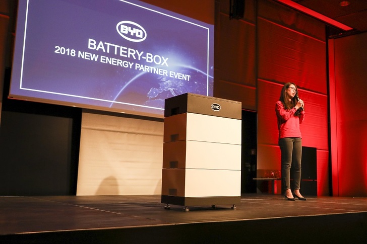 Julia Chen, Global Sales Director, BYD Batteries, at the partner conference in Stuttgart. - © BYD

