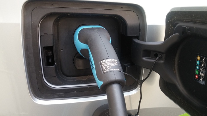 Solarpower Europe and other organizations applaud the EU Commission’s Strategy for Low Emission Mobility, that includes to foster charging infrastructure. - © HCN
