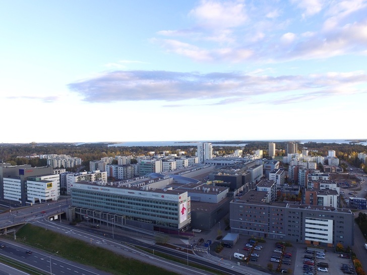 Shopping centre Iso Omena in Espoo, southern Finland: The PV plant`s yield especially copes with the high cooling demand in summer. - © Citycon
