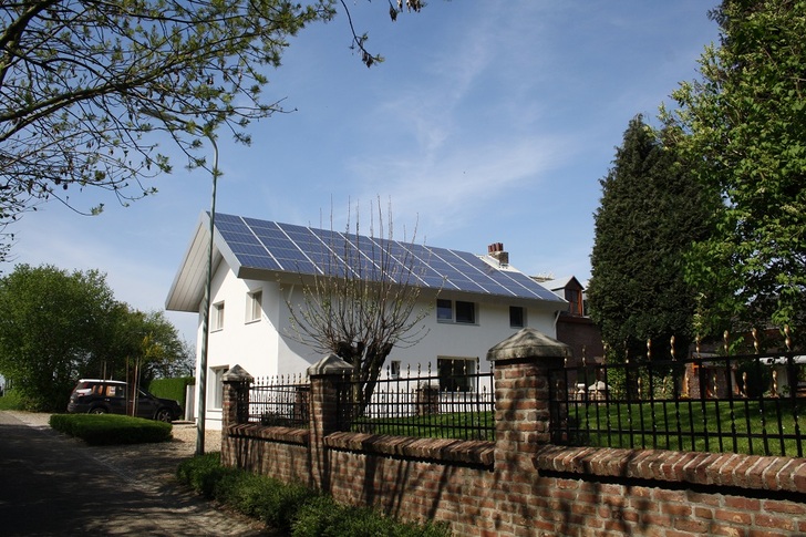Residential PV rooftop installation with 17.64 kW in Netherlands. - © IBC Solar
