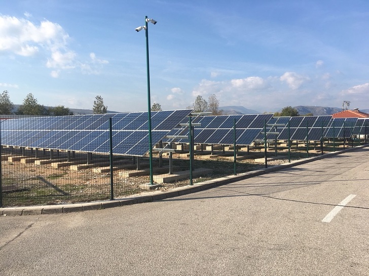 149,94 kW PV installation at a gas and service station close to Mostar airport. The yield is 20% higher than calculated. - © Luxor Solar
