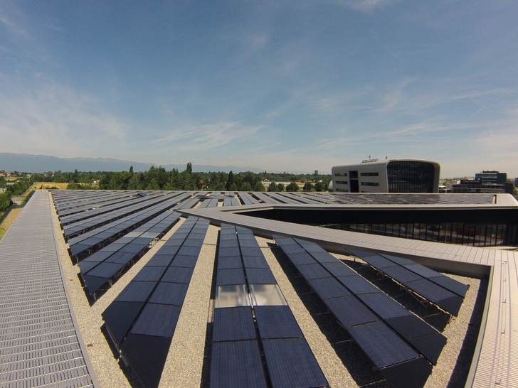 The Lambda system in commercial building in Switzerland (22.8 MW). - © Mounting Systems
