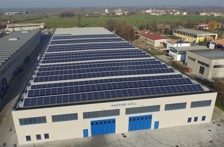 A 500 kW system with Hanwha Q Cells solar modules at aluminium extrusion company Pasturi SRL in Lombardy/Italy. - © Hanwha Q Cells

