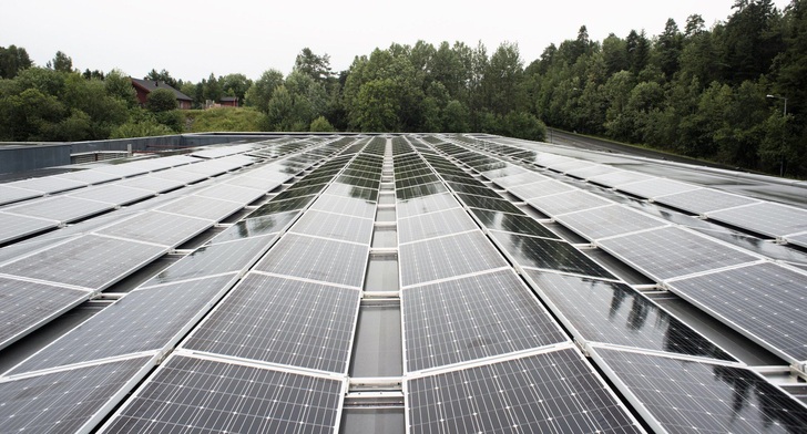 A 111 kW installation 410 with 270 W mono-crystalline modules of ET Solar power a store in Norway. - © ET Solar
