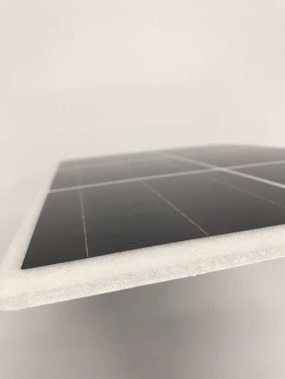 Opes’ fabric: a laser cuts the solar cells about ten times faster than conventional methods. - © Opes Solution
