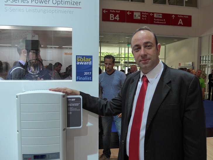 Lior Handelsman presented the new S-Series power optimizer of SolarEdge at Intersolar Europe. - © H.C. Neidlein

