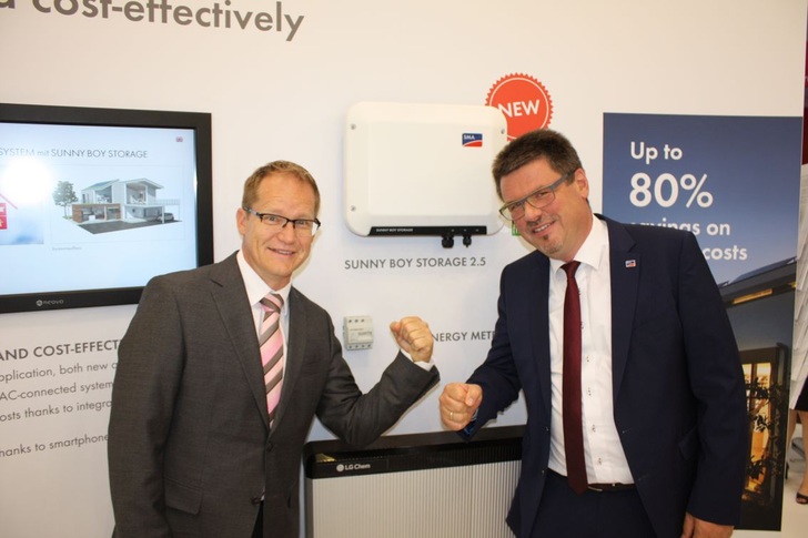 Juergen Reinert (left) is CTO at SMA. Right: Volker Wachenfeld, SMA's expert on solar battery systems, both at Intersolar Europe in June. - © HS
