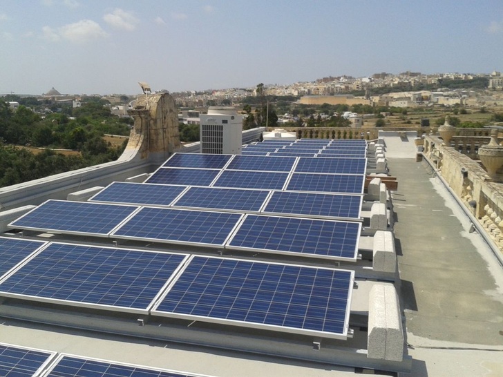 Prime Minister of Malta uses solar electricity: The 35 panels were delivered by Luxor Solar (260 watts each). - © Luxor Solar
