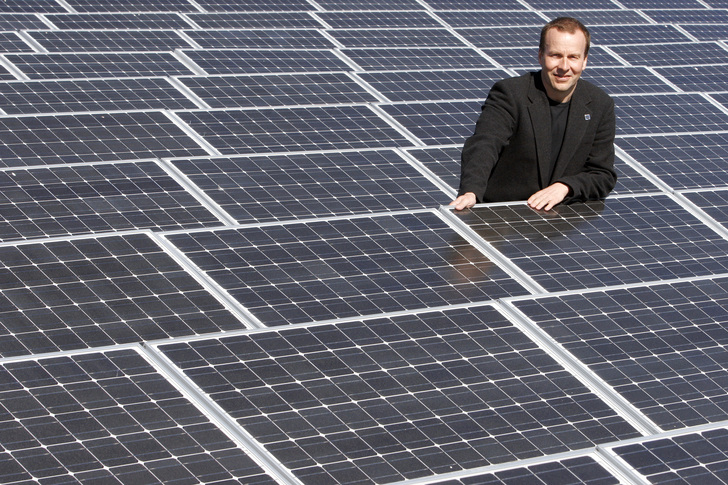 Kai Lippert is CEO of EWS in Handewitt at the German-Danish border. He is 52 years old and for 30 years in solar business. - © EWS
