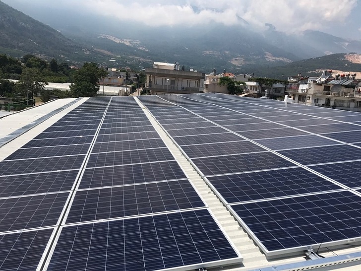 For an on-roof system of a cooling house in Antalya, 9 Piko inverters with an output of 200 kW were installed. - © Kostal Solar
