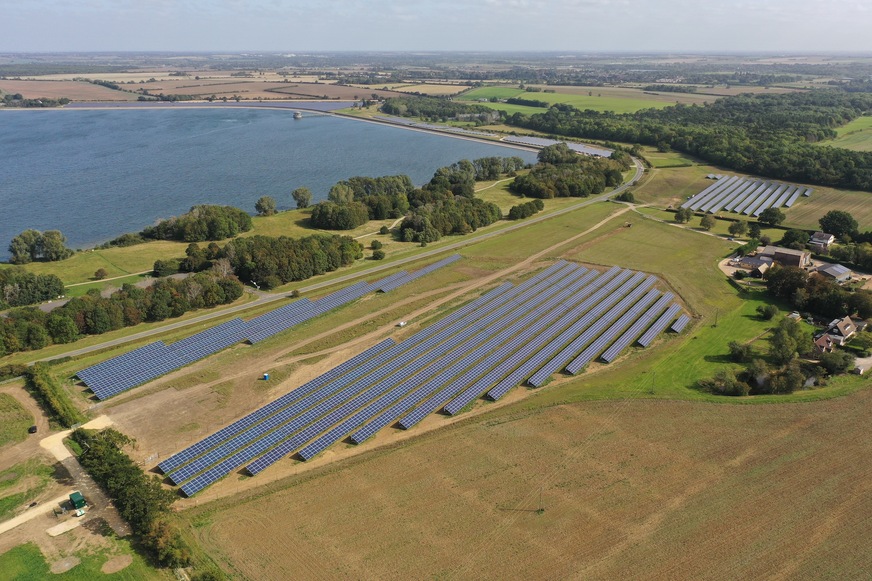 HBS installed nearly 43,000 solar panels across 465 tables and 250 miles of cables.