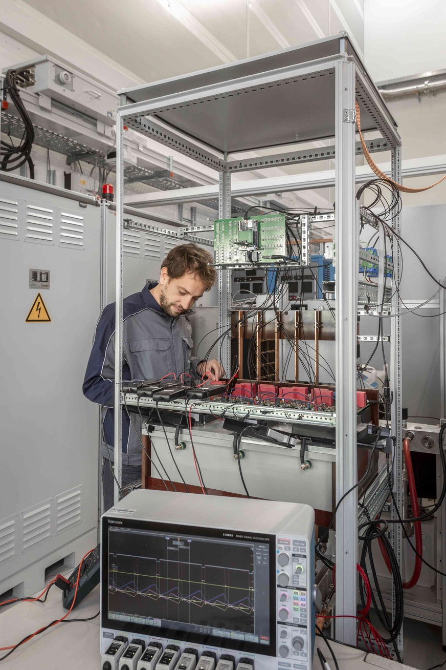 Design and testbench of SiC inverter stacks in the laboratories of Fraunhofer ISE