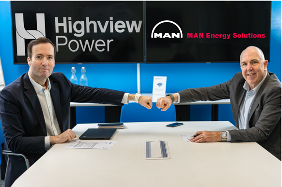 Javier Cavada, President and CEO of Highview Power, and Wayne Jones OBE, Chief Sales Officer and Member of the Executive Board at MAN Energy Solutions, signing contract.