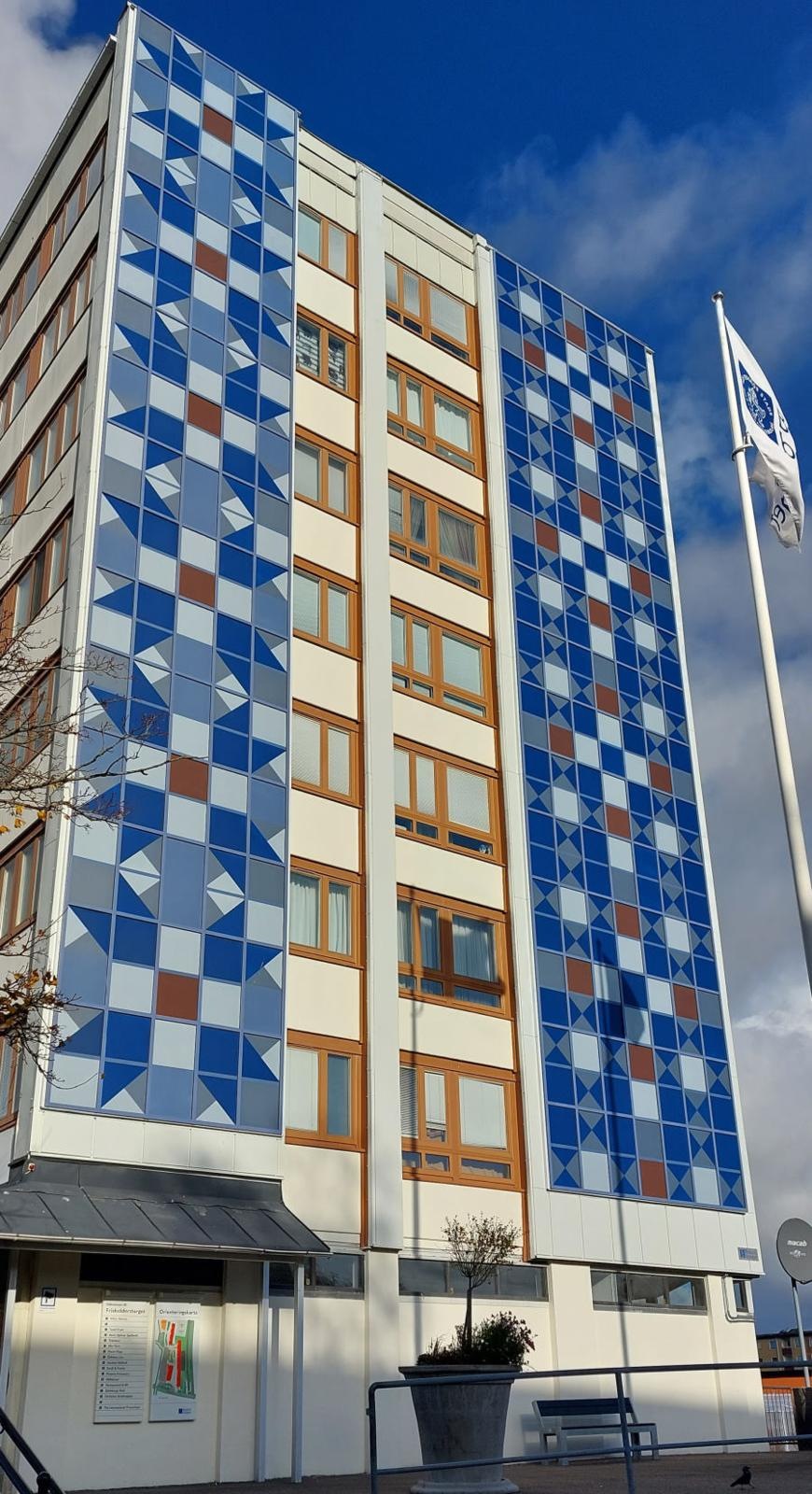 Friskväderstorget facility in Gothenburg with BIPV modules in a mosaic design.