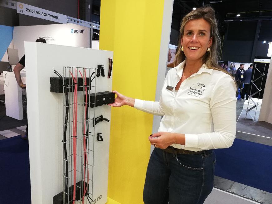 Tamara de Peuter, Marketing Manager of Van der Valk, explains the new cable management system, the mounting specialist presented in Kortijk.