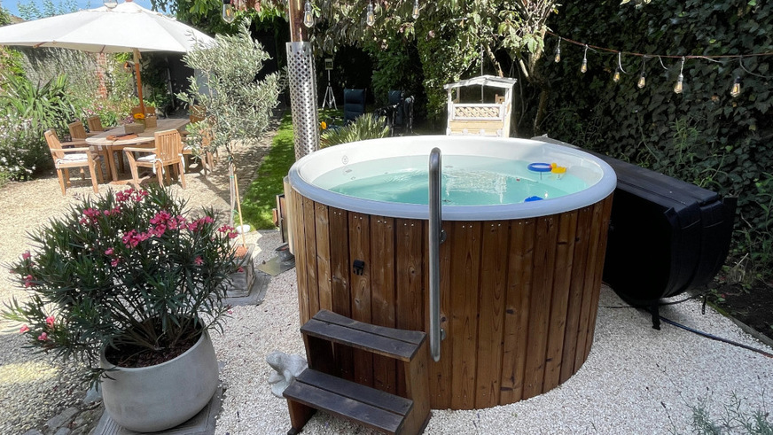 No need to sacrifice comfort – the garden jacuzzi is now heated with solar power