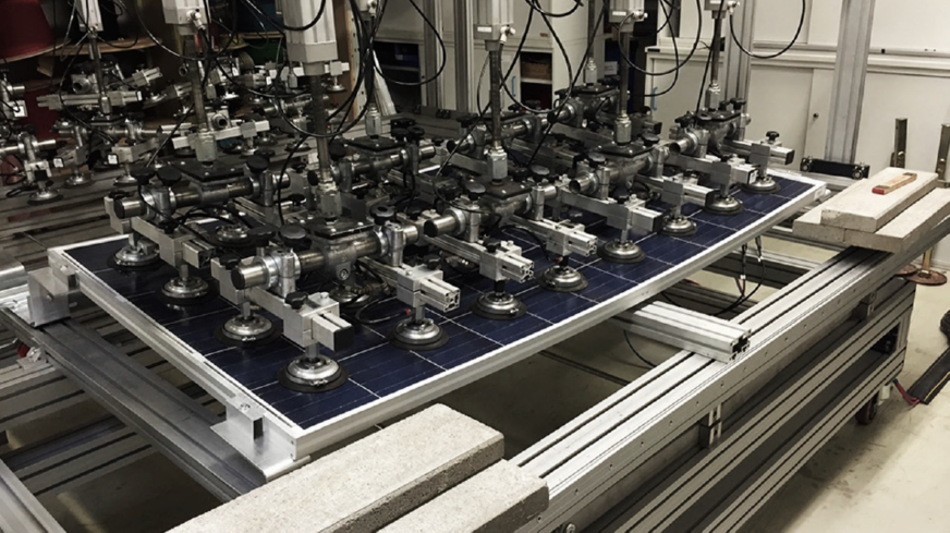 Simulate pressure loads: Here is a test on our COMPACTFLAT S South system.