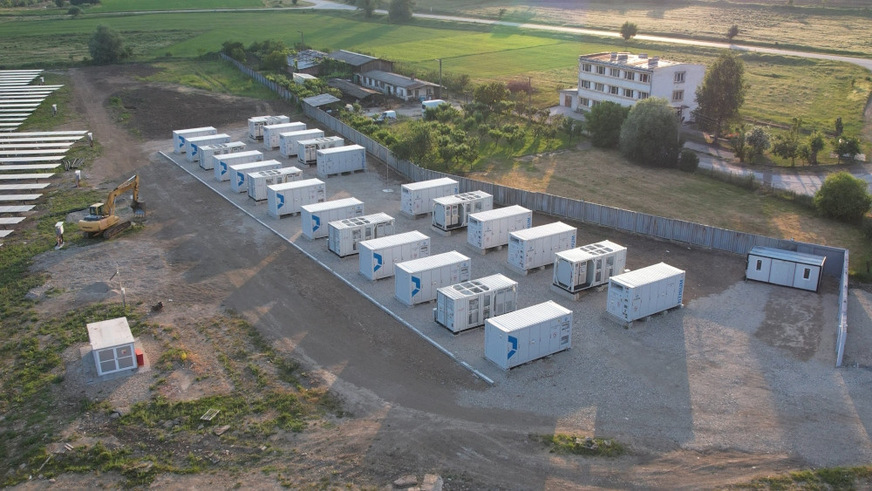 16 containers form the BESS installation.