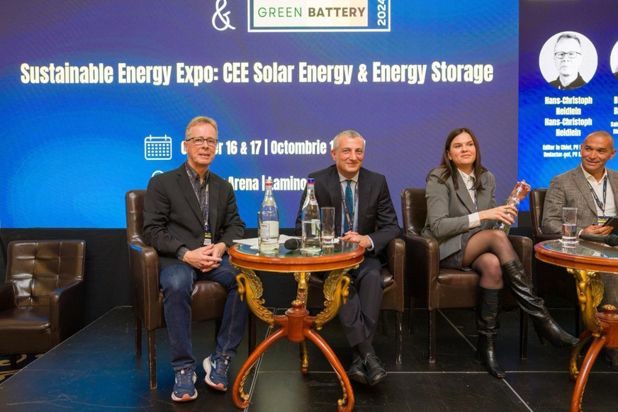 Panel at CISOLAR and GREEN BATTERY 2024 in Bucharest: Hans-Christoph Neidlein (pv Europe), Gabriel Avacaritei (Energyomics), Bianca Dragusin (Keno Energy), from left.