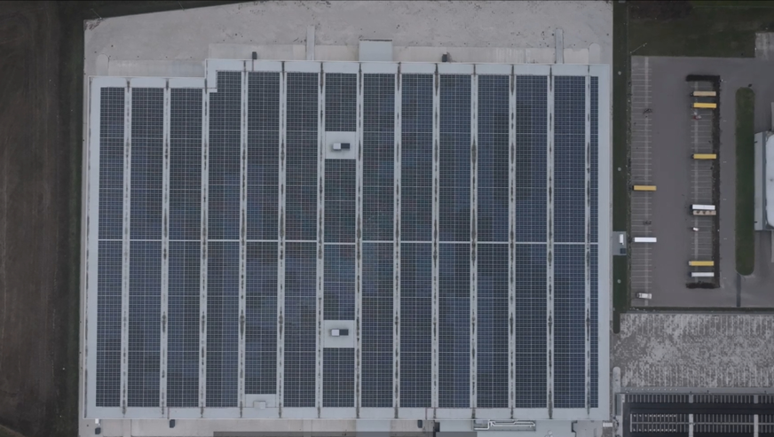 Detailled aerival view of the C&I rooftop installation.