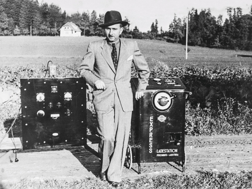 Günter Fronius developed his first charger for car batteries back in 1945. At this year's Intersolar, the company is also showcasing a new wallbox for electric cars.