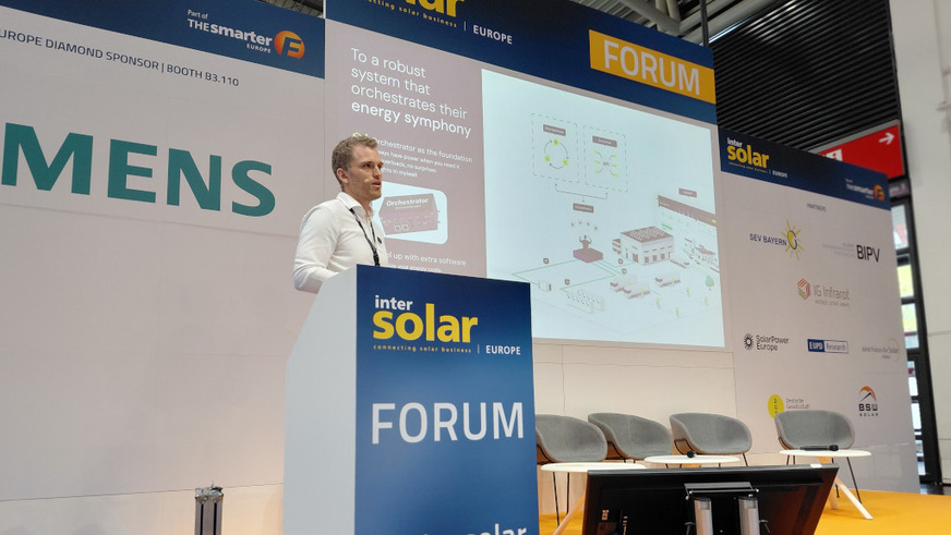Michael Auf dem Berge (iwell) presenting in Munich