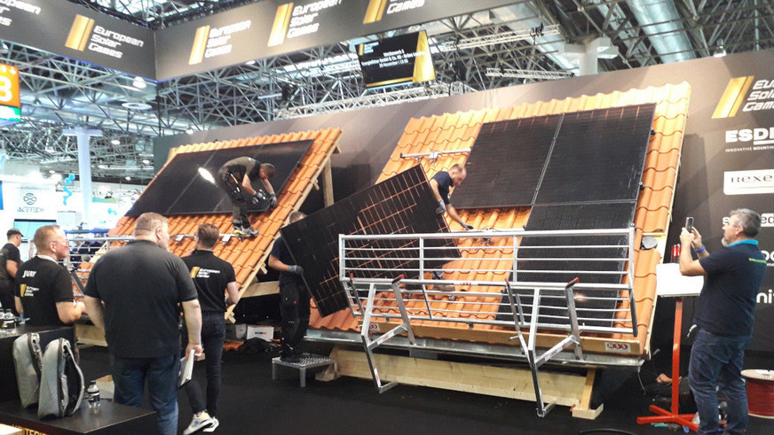 A live demonstration of mounting systems in the exhibition hall
