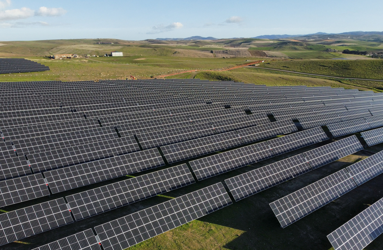 Spain's Solar Growth and Emergence as a Green Hydrogen Pioneer
