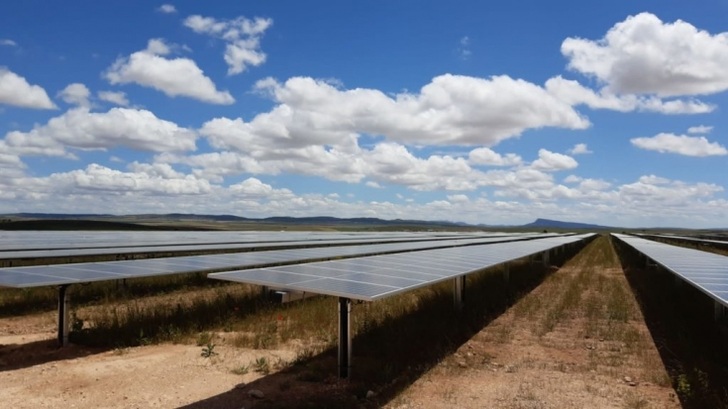 Athos Solar is big on local value creation, a policy the company again pursued with this plant. Spanish enterprises provided all services as well as the central inverters and the substructure of single-axis trackers.
