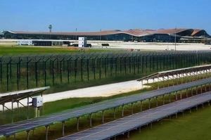 Solar panels are also installed in the east runway area. - © Huawei
