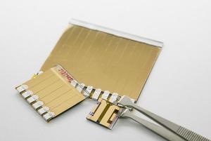 From the laboratory cell to a small solar module: A perovskite innovation from the ZSW laboratory - © ZSW
From the laboratory cell to a small solar module: A perovskite innovation from the ZSW laboratory - © ZSW