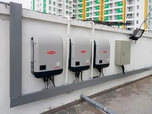 Three Fronius Eco inverters with active cooling technology are installed.