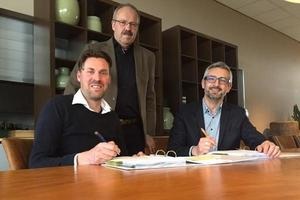 Solarvation and Goldbeck Solar enter into partnership: Luke Bouwmann, Kees van Woerden and Franz-Josef Klein (from left to right) realise a 38 MW free-field plant in Lelystad. - © Solarvation
