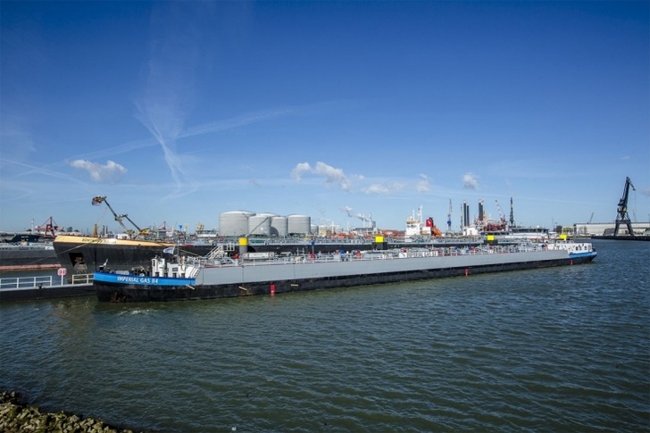 Tankers running on hydrogen like this one is just the very first step towards realising this project.
