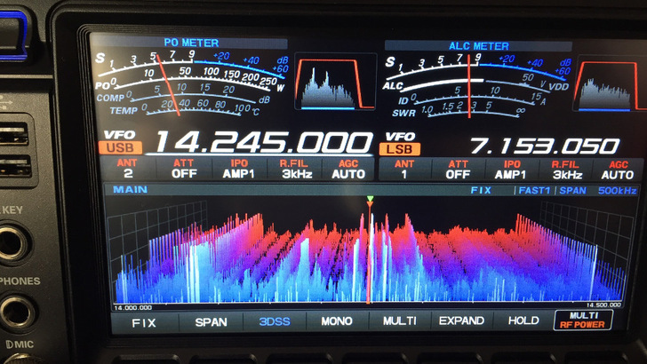 The signals emitted from DC optimizers cause a characteristic interference pattern that can be picked up by ham radio receivers. - © Thomas Mügeli
