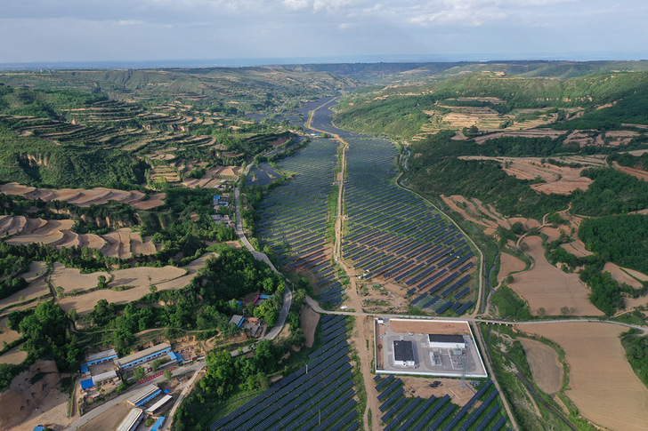 A Chinese PV power project in Tongchuan, Shaanxi Province, utilising 30 megawatts of TrinaPro smart solutions.