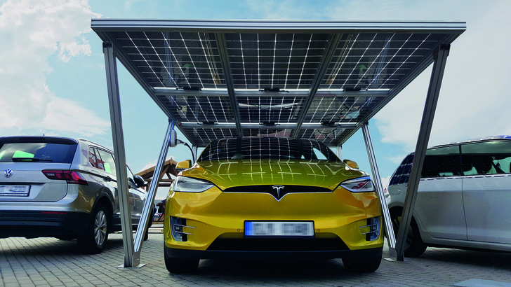 The solar modules are installed watertight, which makes parking under them even more attractive.