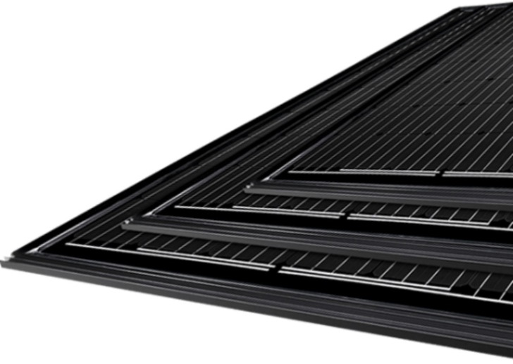 In all variants of the module, the cells are laminated between two panes of glass with a thickness of two millimetres.