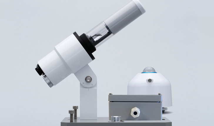 The system accurately measures DNI and GHI and calculates Diffuse irradiance (DHI) from the measurement data and the sun position.