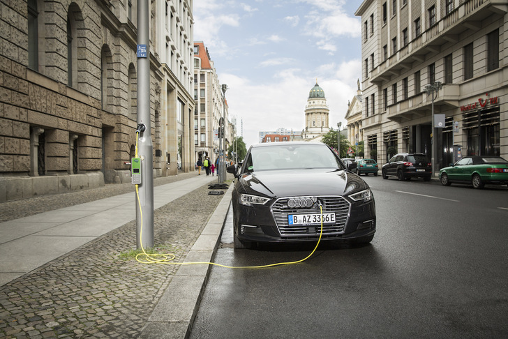 The SimpleSocket can easily be integrated into urban furniture, such as lamp posts.