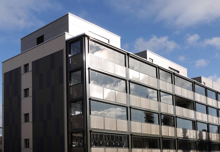 In addition to PV solar facades and even photovoltaic balconies, geo-thermal heat generation also has a part to play in making buildings more sustainable.