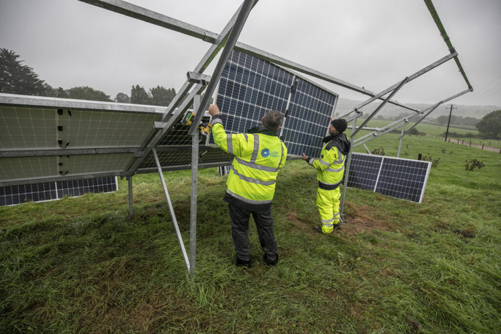 LONGi bifacial and monofacial modules are installed at the test side on a Irish dairy farm. - © Elgin Energy
