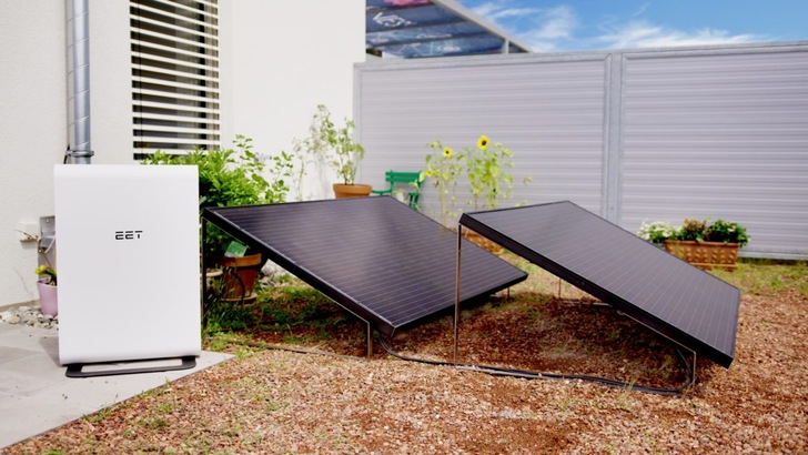An alternative to complicated and costly installation in the conventional way: Simply setting a plug-in system up on a terrace or in the garden.
