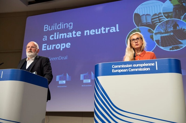Frans Timmermanns, Vice-President of the EU Commission, and Kadri Simson, European Commissioner for Energy, presented the Renovation Wave strategy this week in Brussels. - © European Union
