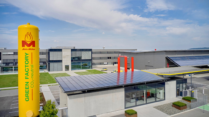 Thanks to its clever energy concept, this factory generates no CO2 emissions from its production.