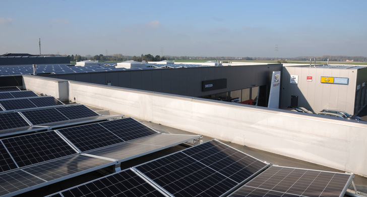 The 528 IBC Solar modules with a total output of 167 kilowatts have been producing climate-friendly solar electricity since the summer of 2020. - © IBC Solar
