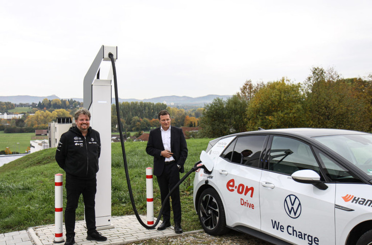 Rainer Zietlow and Thomas Speidel (right) at the fast charging system HPC. ADS TEC was one of the sponsors of the fully electric  record drive, the ID.3 Germany tour.