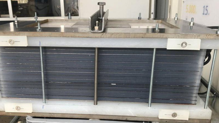 Among other elements, the stack consists of newly developed bipolar plates that are completely welded to the frame.