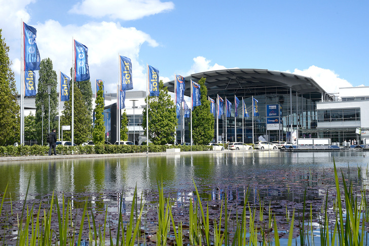 The smarter E Europe, which encompasses the four individual exhibitions Intersolar Europe, ees Europe, Power2Drive Europe and EM-Power Europe, will take place from July 21–23, 2021 at Messe München. - © Solar Promotion
