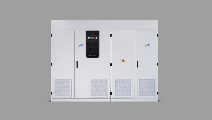 With an appropriate transformer, the Protect PV series can be used to feed into the medium-voltage grid. - © AEG Power Solutions
